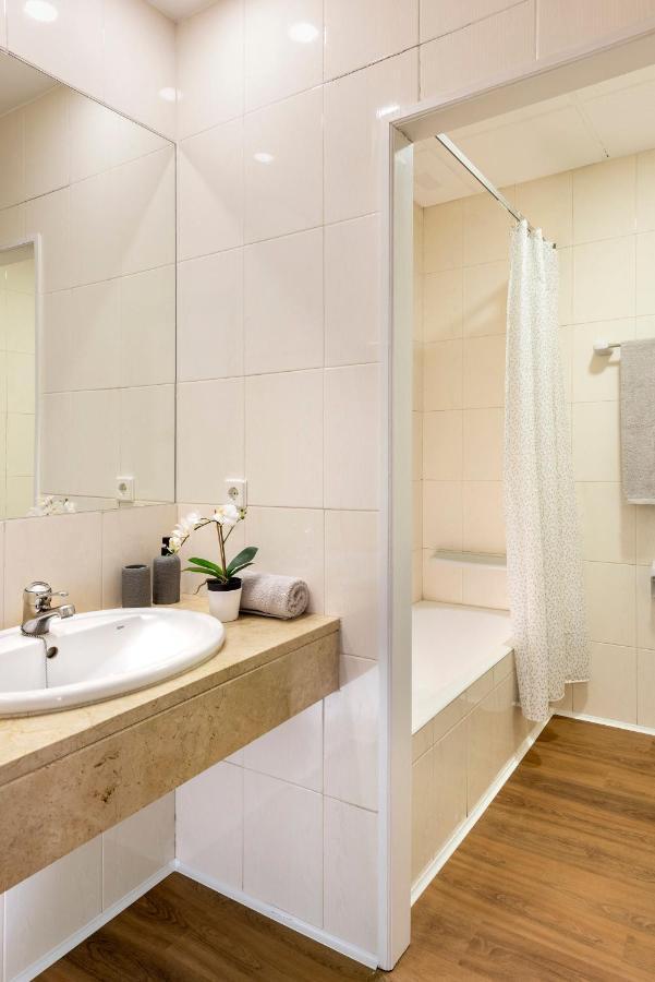 Micampus Armendariz Student Residence Sevilla Eksteriør bilde