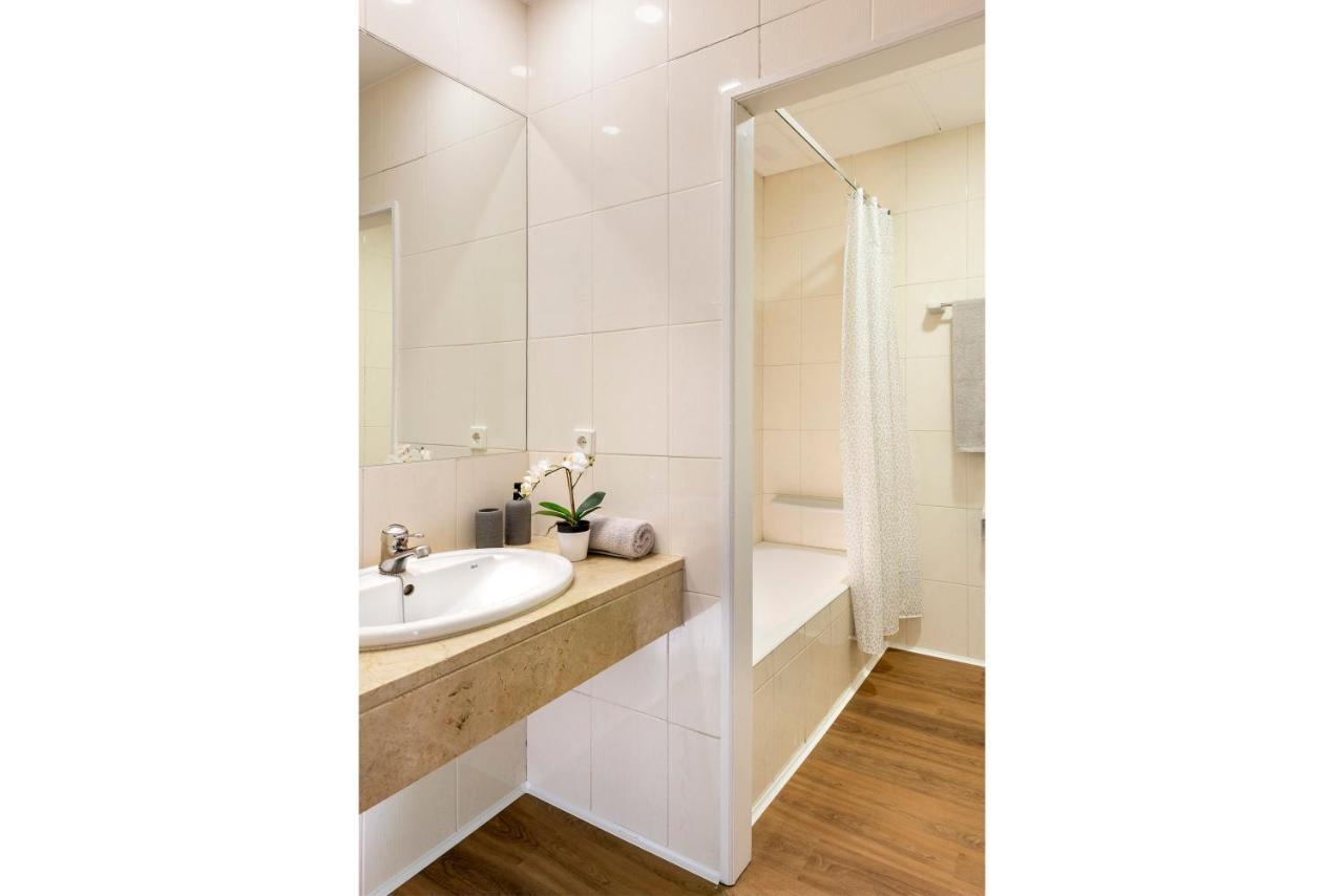 Micampus Armendariz Student Residence Sevilla Eksteriør bilde