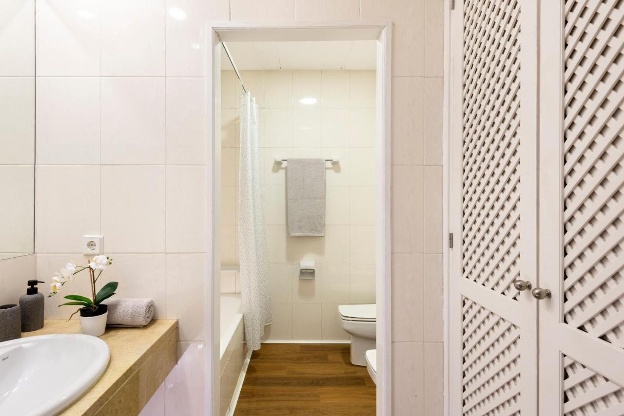 Micampus Armendariz Student Residence Sevilla Eksteriør bilde